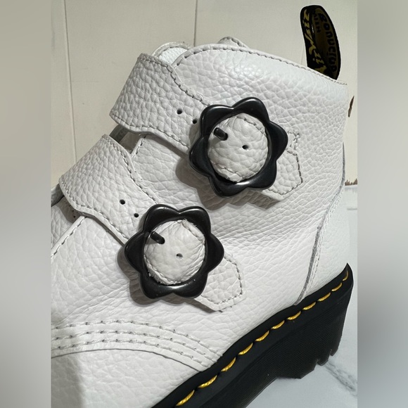 Doc Dr Martens Women's Devon Flower Buckle Platform Boots Sz 10 White Learther - Picture 10 of 11